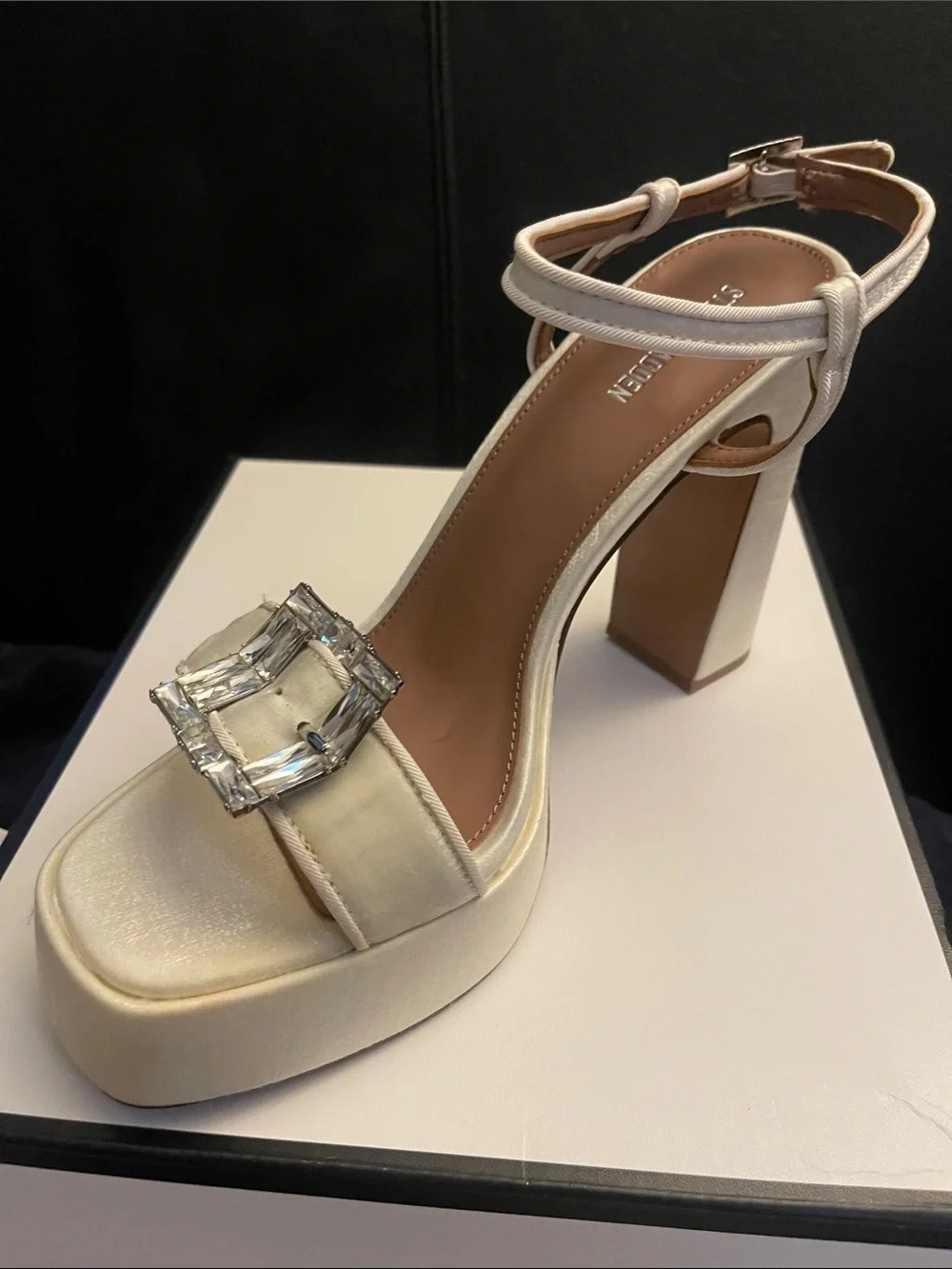 Steve Madden Liandra Satin Ivory Ankle Strap Platfrm Embellish Buckle Sz 10 NWB